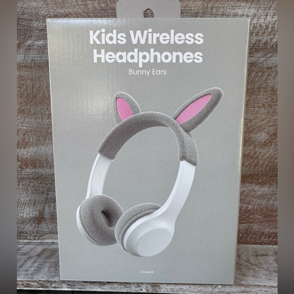 Wireless Headphones with Bunny Ears Kids/Youth (NEW in Box) - Picture 1 of 5